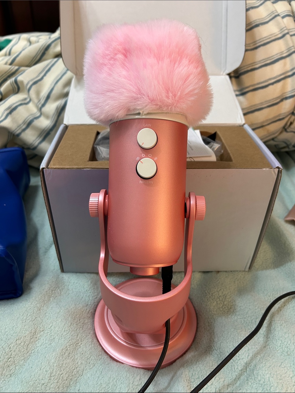 Yeti blue new Pink USB Desktop Microphone with Pink Furry mic cover